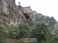 Cueva de Montfalco desde el camino
